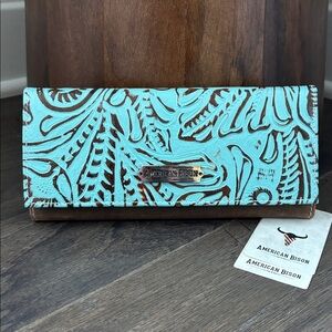 American Bison Genuine Tooled Leather,5 card,ID slot,checks, zip coin,snap top
